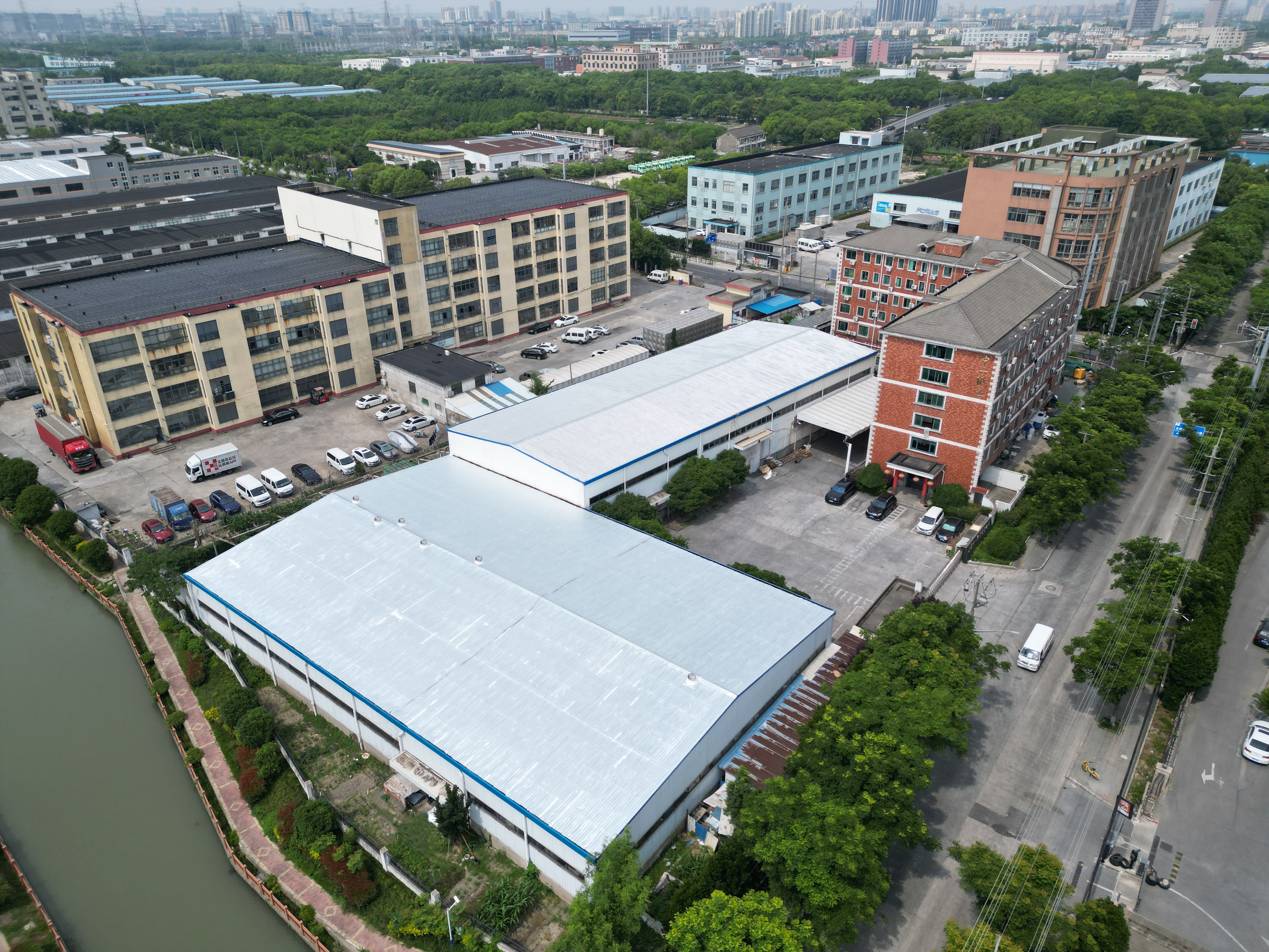 上海松江區(qū)工業(yè)廠房金屬屋面項(xiàng)目